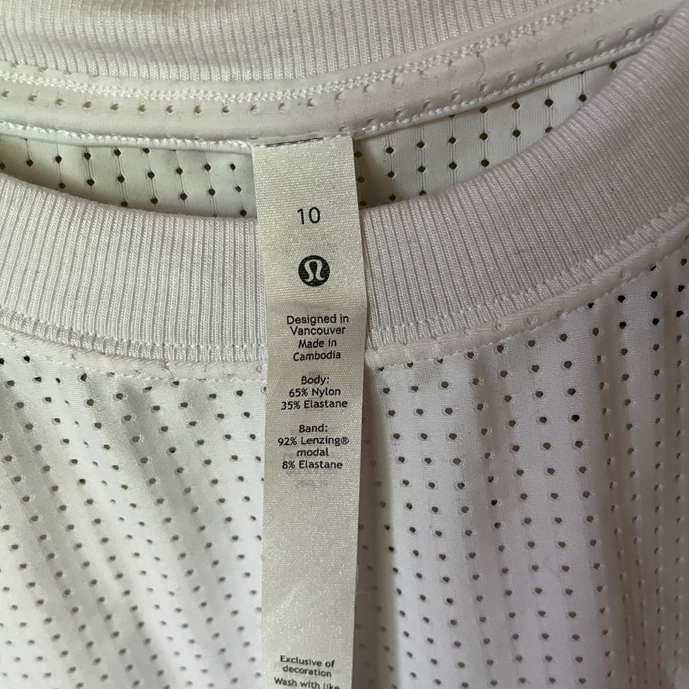 White LULULEMON top, like new
